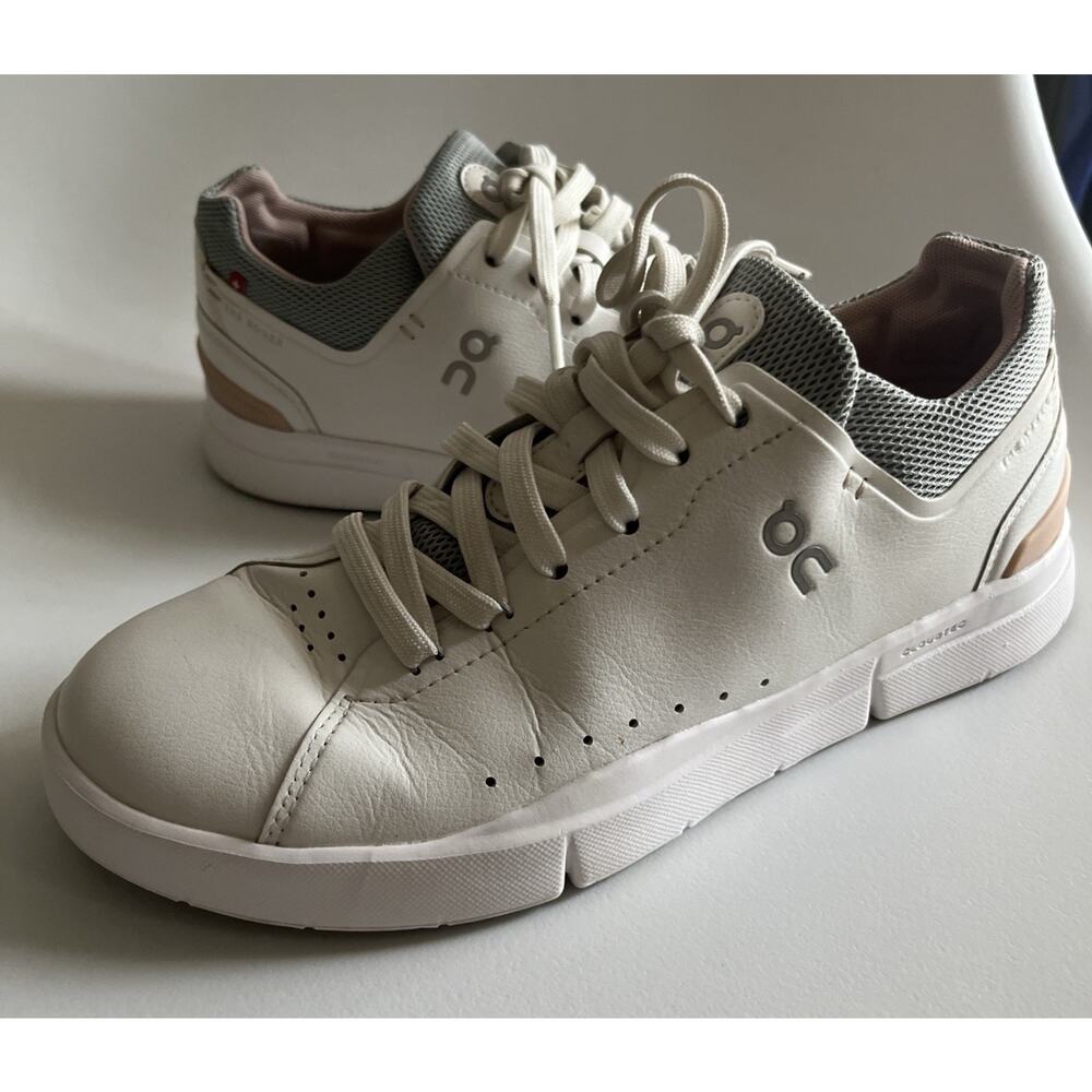 On cloud The Roger shoe Sneakers Women’s 7.5 White Rose